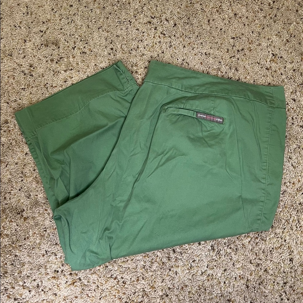 Avenue Green Capris